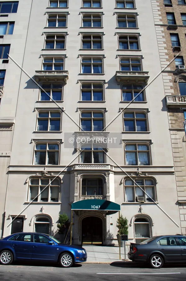 Entrance on 5th Avenue