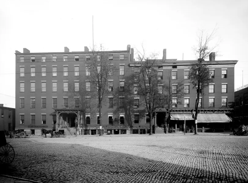 Photo 240-266-395