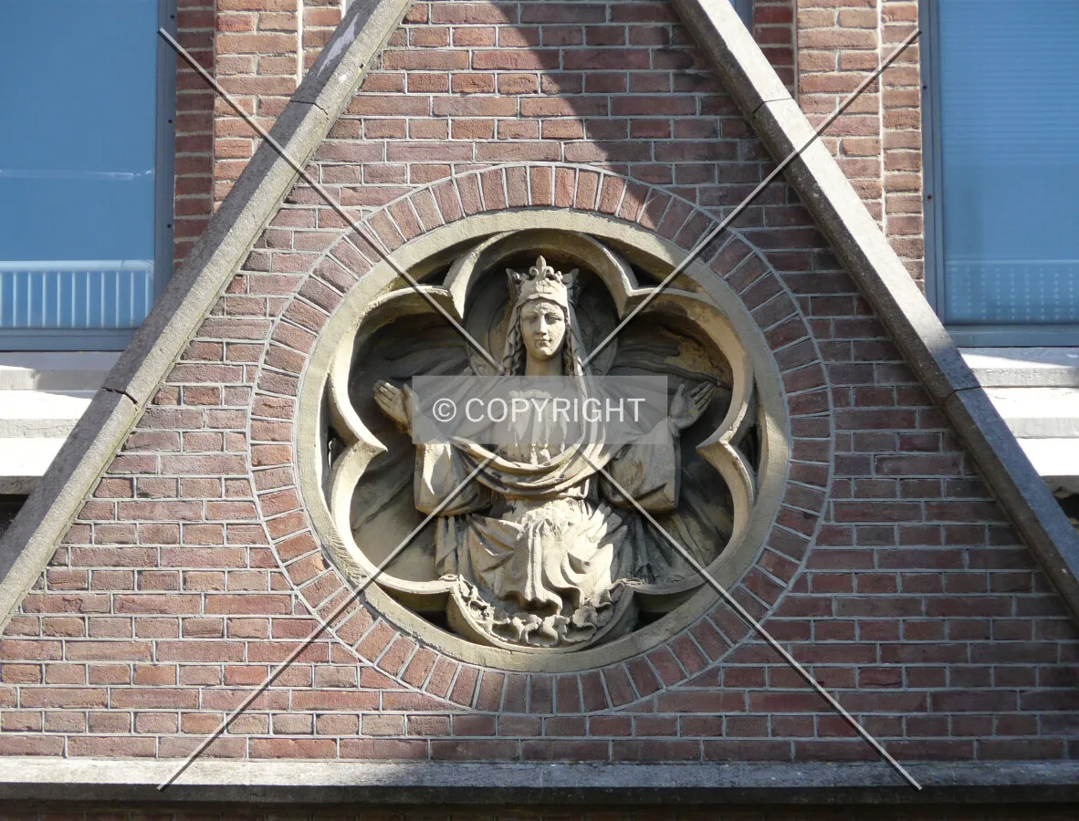 Detail of the wall above the entrance