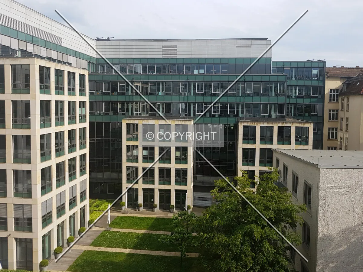 Office building with a technical floor ontop