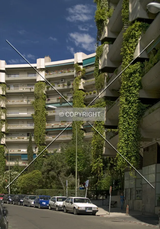 Southern façade by Santa Cruz de Marcenado street