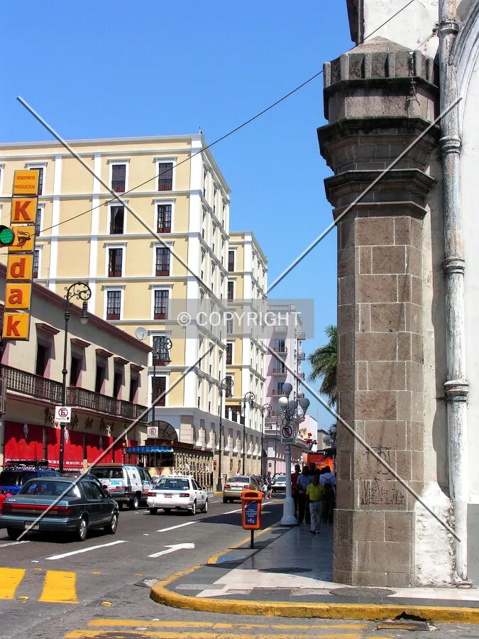 Avenida Independencia as seen from the south
