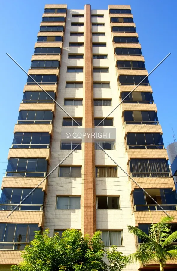 Looking up from across Leonardo Truda Street