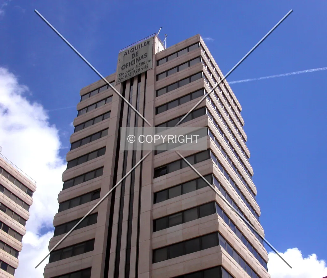 Looking up to the building from Juan Esplandiú Street