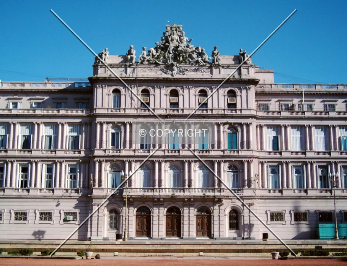 La Casa Rosada. Vista desde el parque Colon