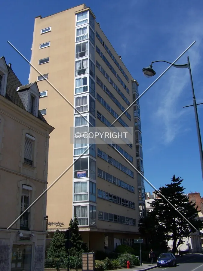 Angle nord-est vu depuis le Quai de Richemont
