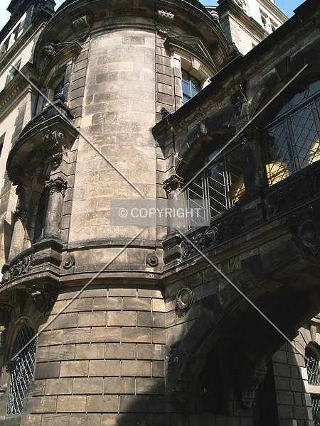 Photo 251-262-136