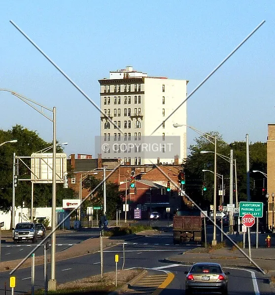 Photo 251-820-429