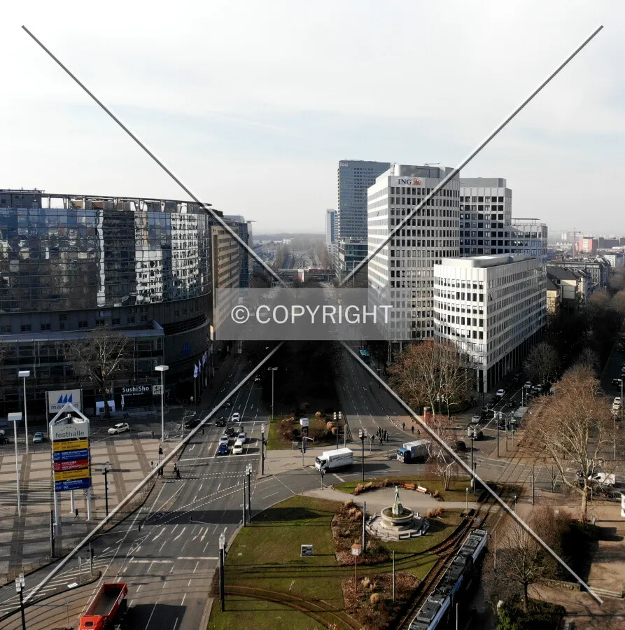 Theodor-Heuss-Allee in Frankfurt