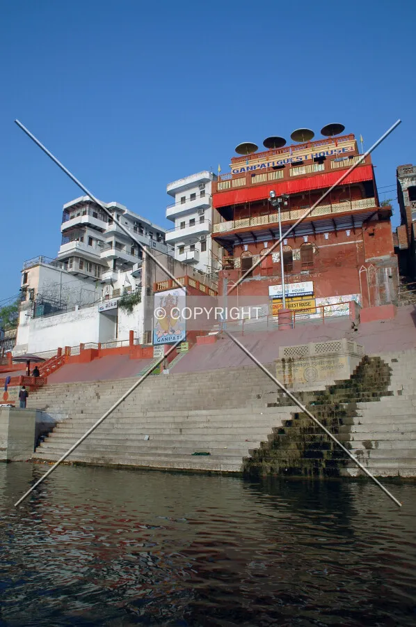 Buildings above the Ganges