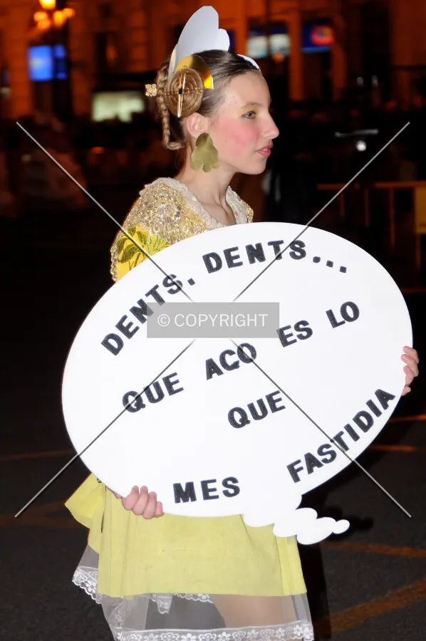 Young fallera woman with a message globe