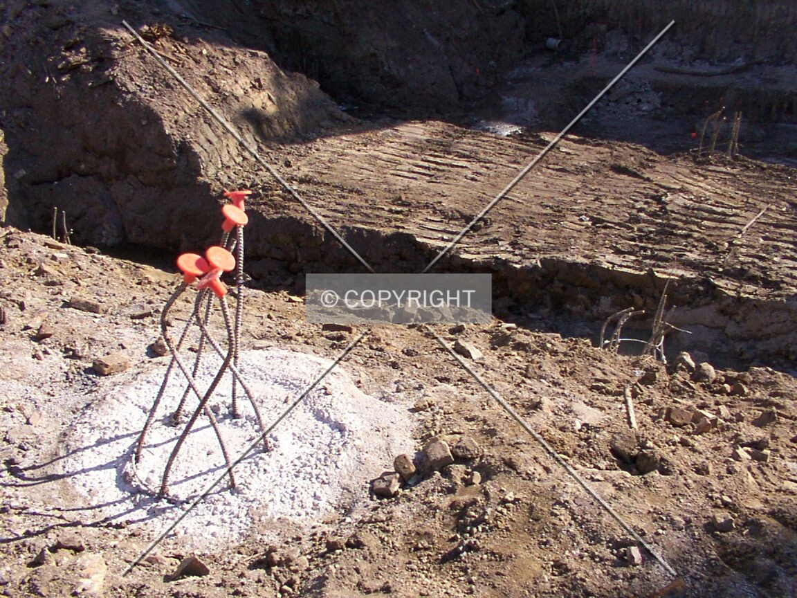 Column foundation and pit