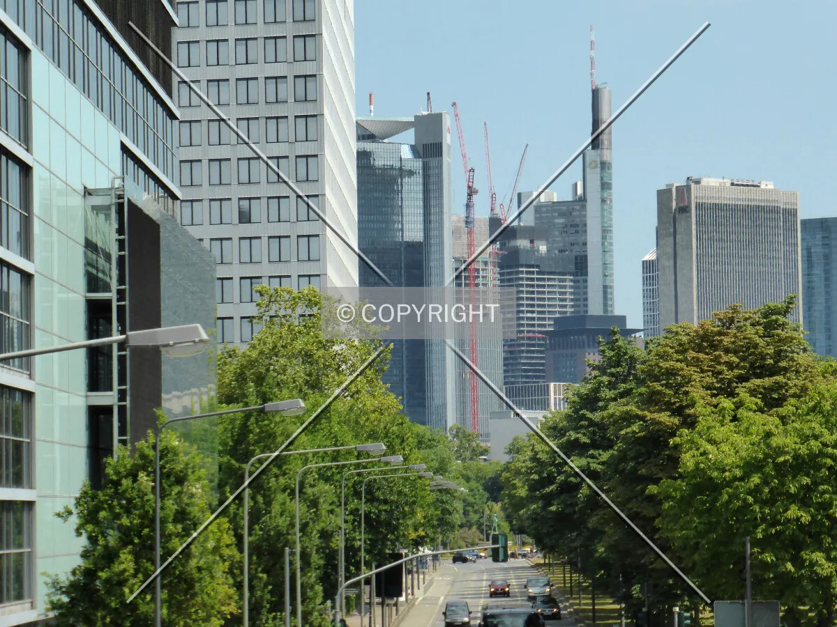 OmniTurm is the right tower under construction