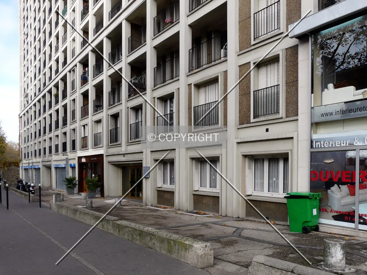 Base on Avenue Daumesnil