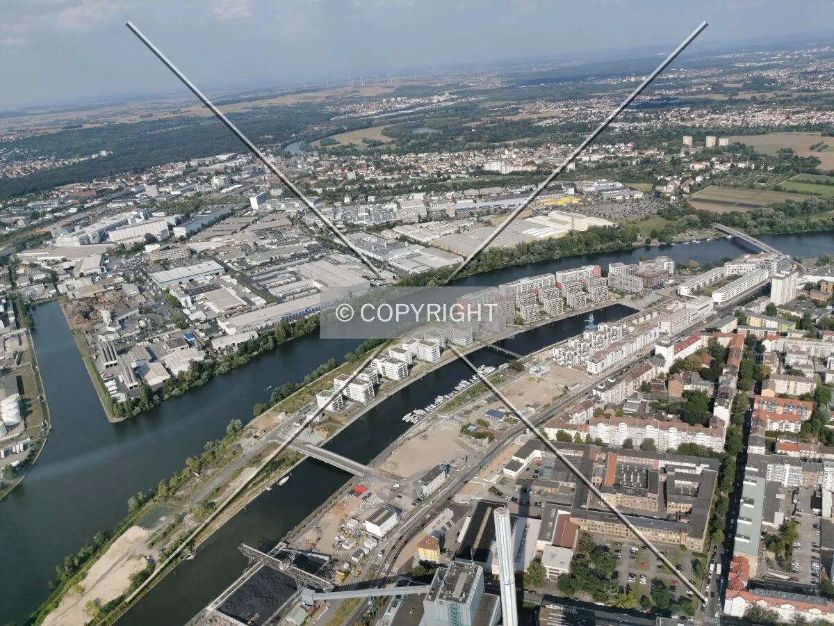 Flight with a helicopter from Egelsbach to Frankfurt - here: Panorama of Offenbach am Main