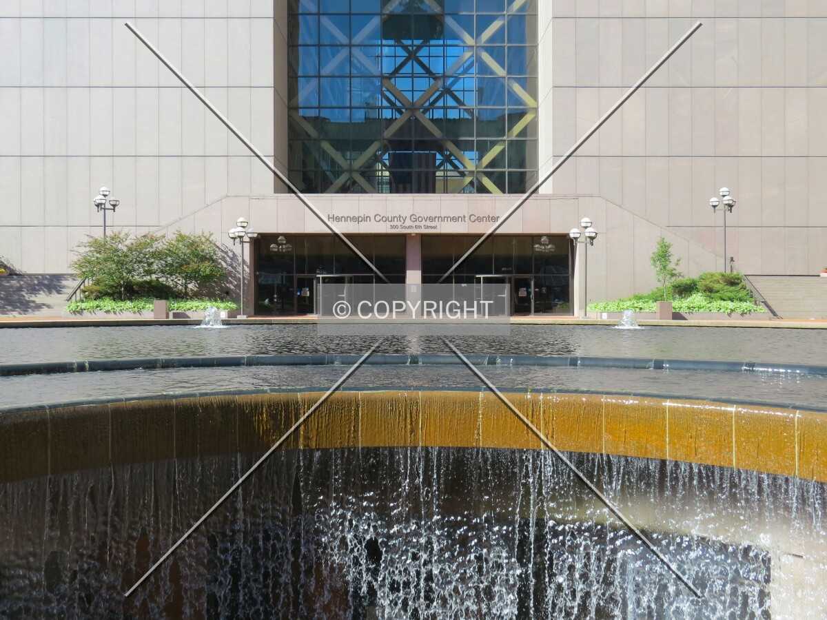 North entrance with the Government Plaza fountain