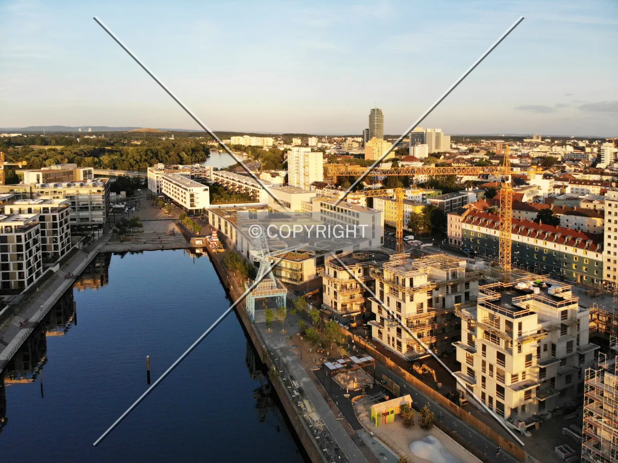 Photo 261-153-962