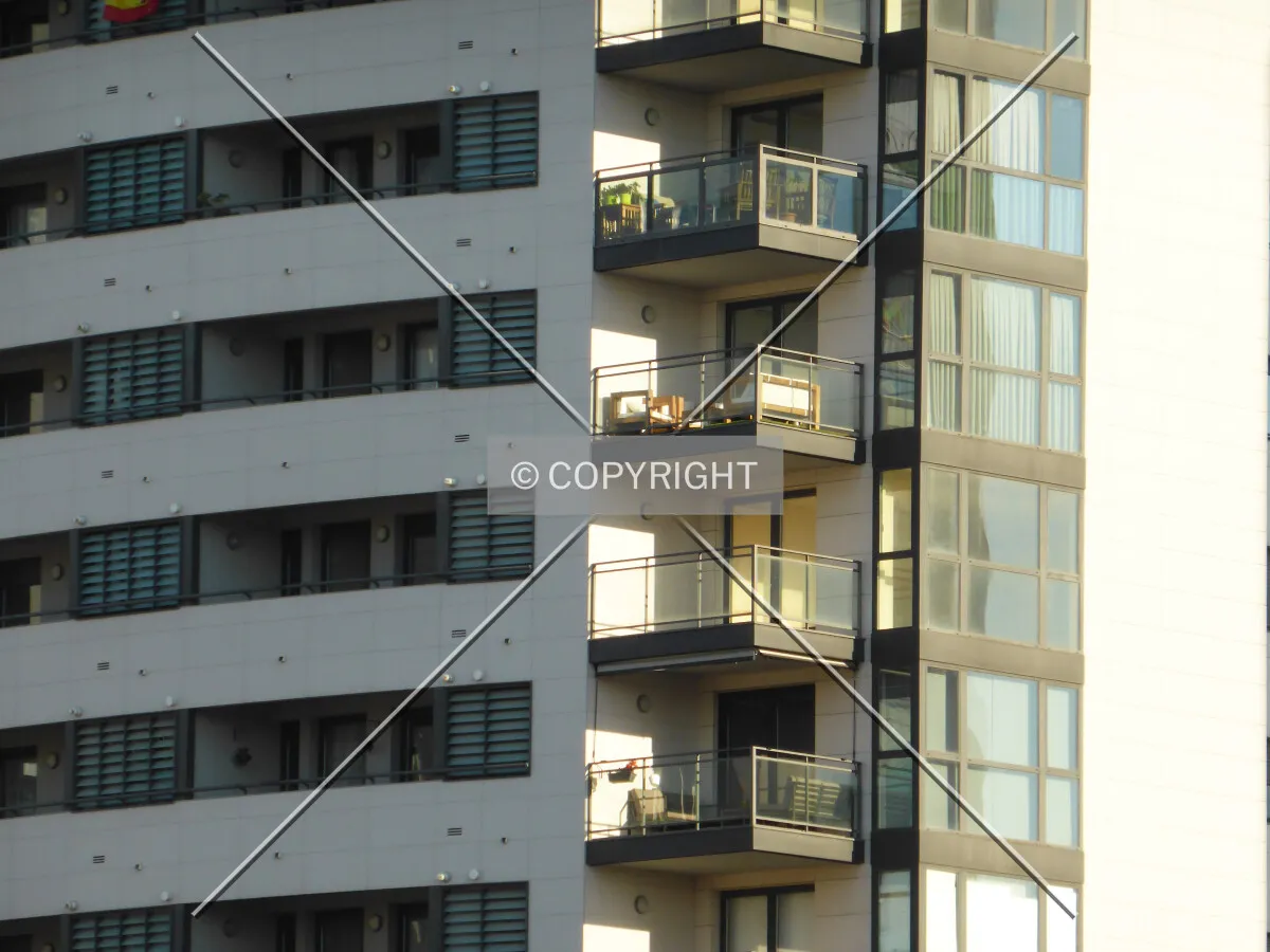 Photo 261-182-696