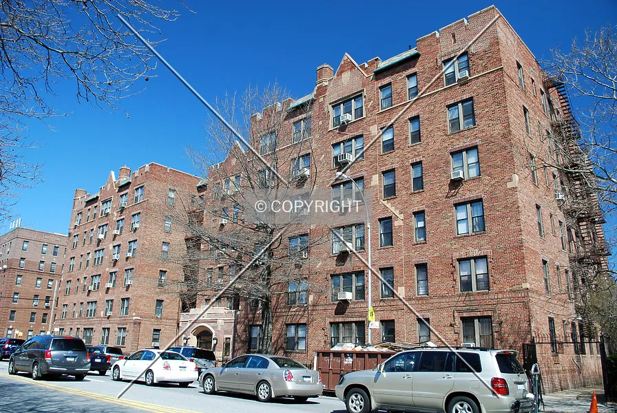 Photo 261-903-443