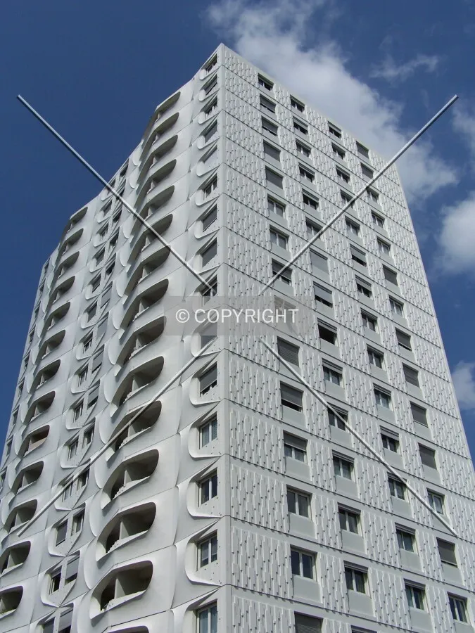 Angle sud-ouest avec les motifs des façades
