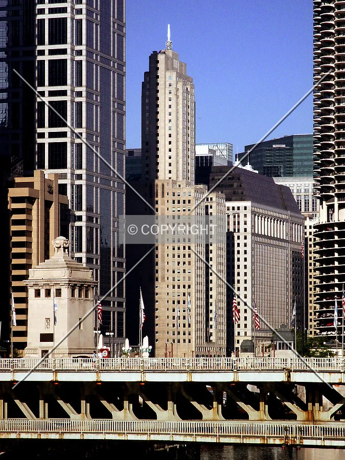 Looking west over the Michigan Avenue bridge
