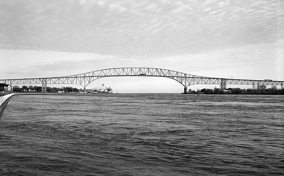 Photo 266-215-675