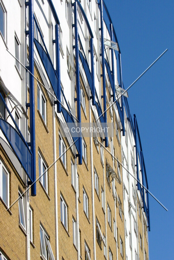 Oblique view of the southern facade from Back Church Lane