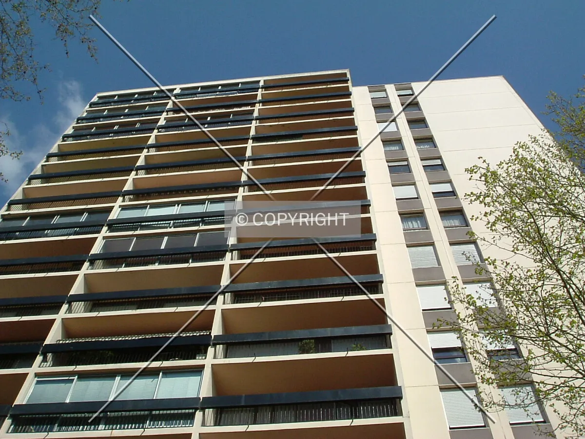 Façade avec balcons