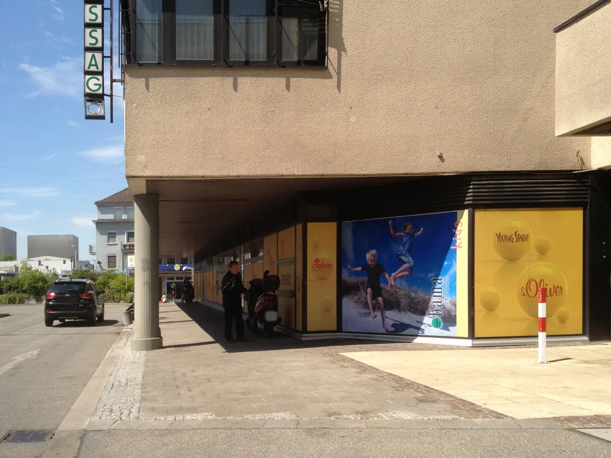 Photo 272-093-896