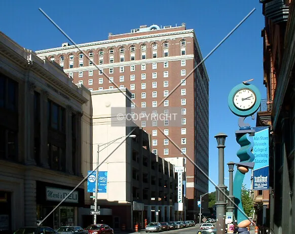 Photo 272-096-936