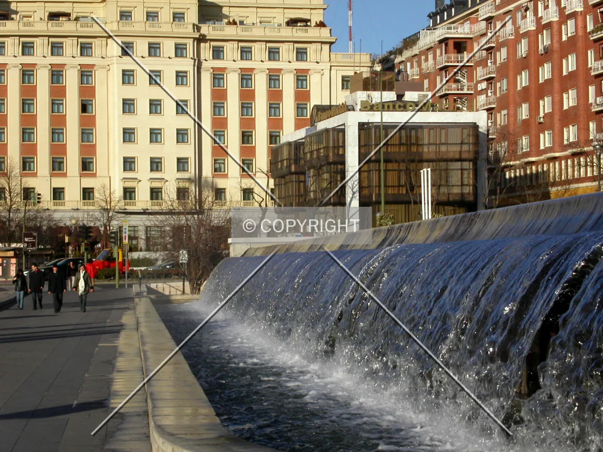 Waterfall in Plaza de Colón