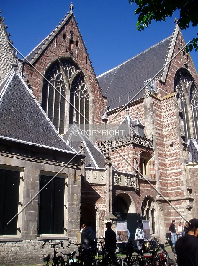 Entrance area on the south side