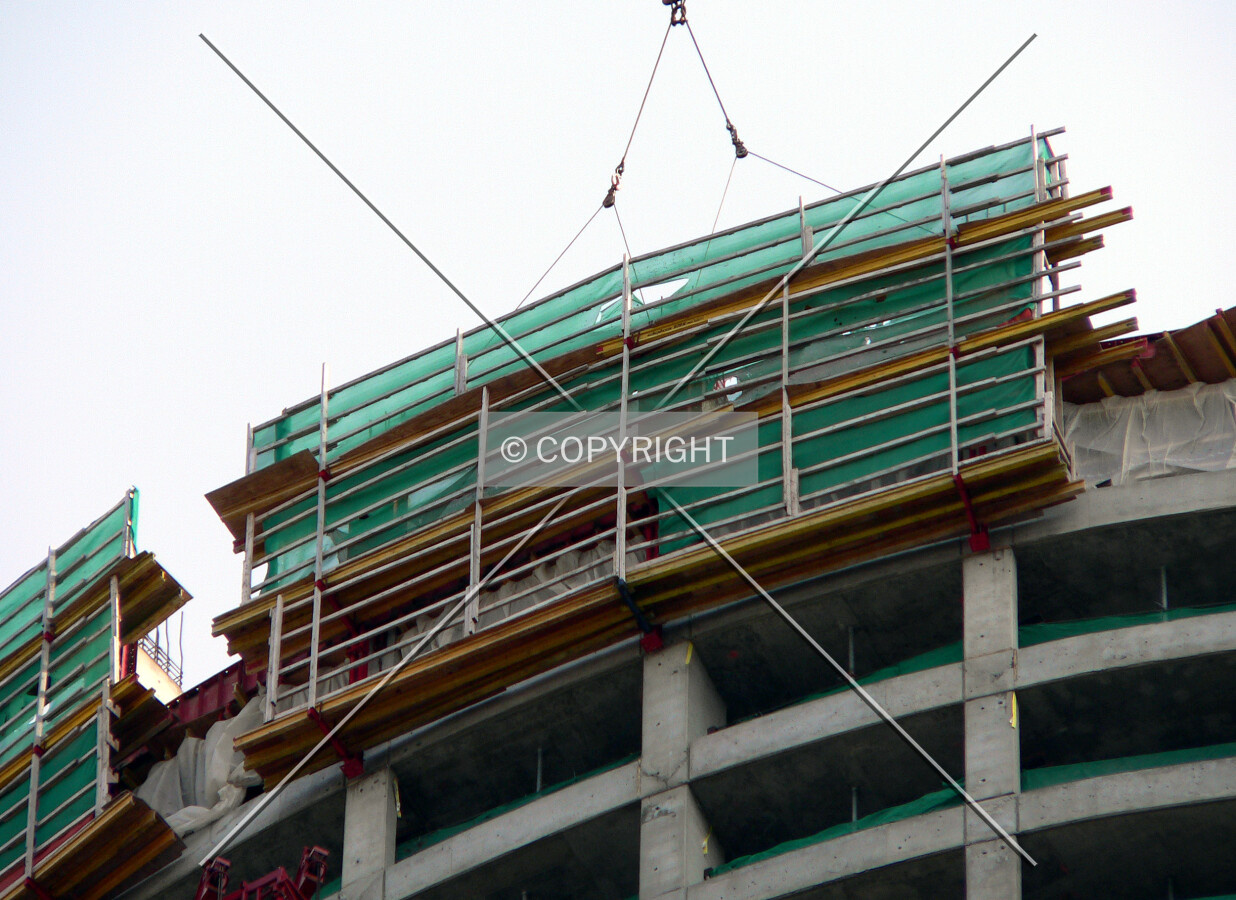 Lifting formwork