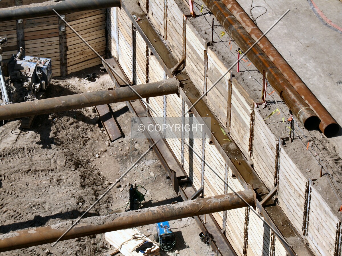 Shoring up the deep pit, from the Leamington Ramp