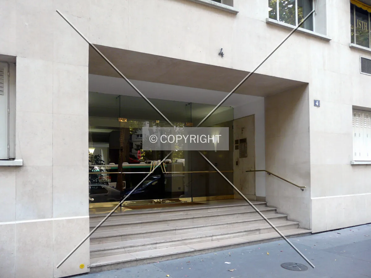 One of the entrances, on Rue de Rémusat