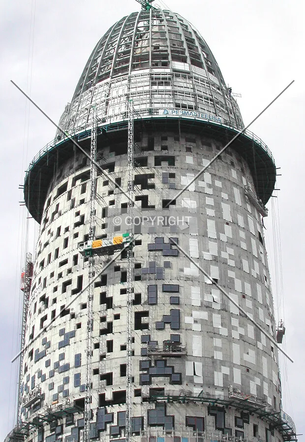 Close view of the facade construction on the top steel dome