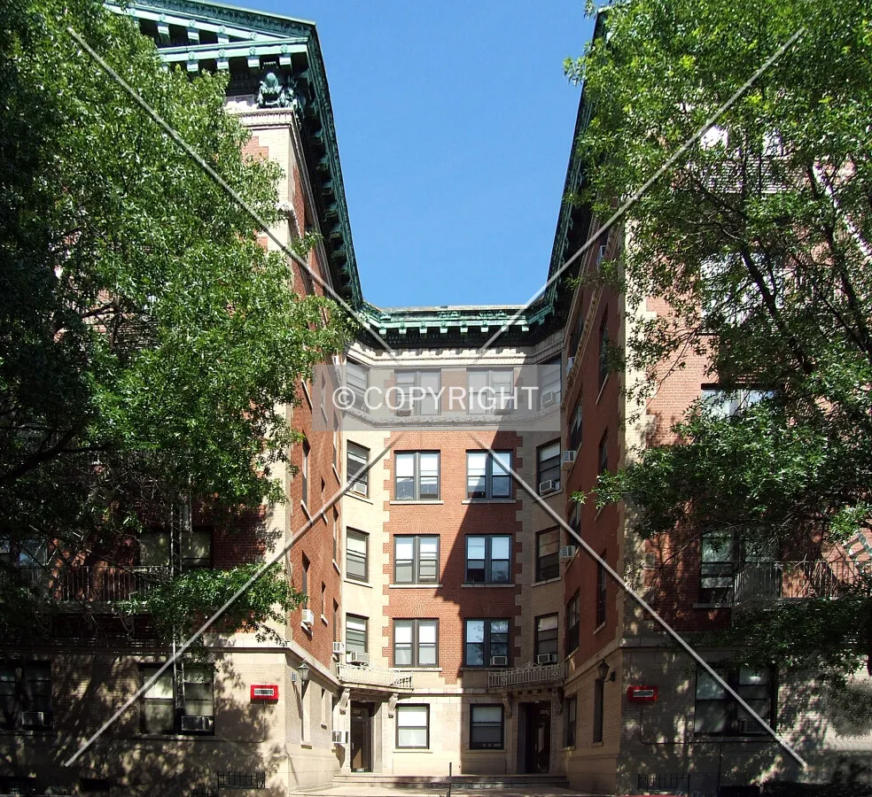 Main entrance area on Bloomfield Street from the northwest