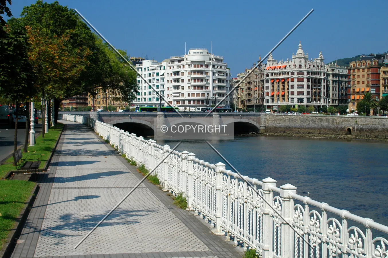 Walkway along the Rio Urumea
