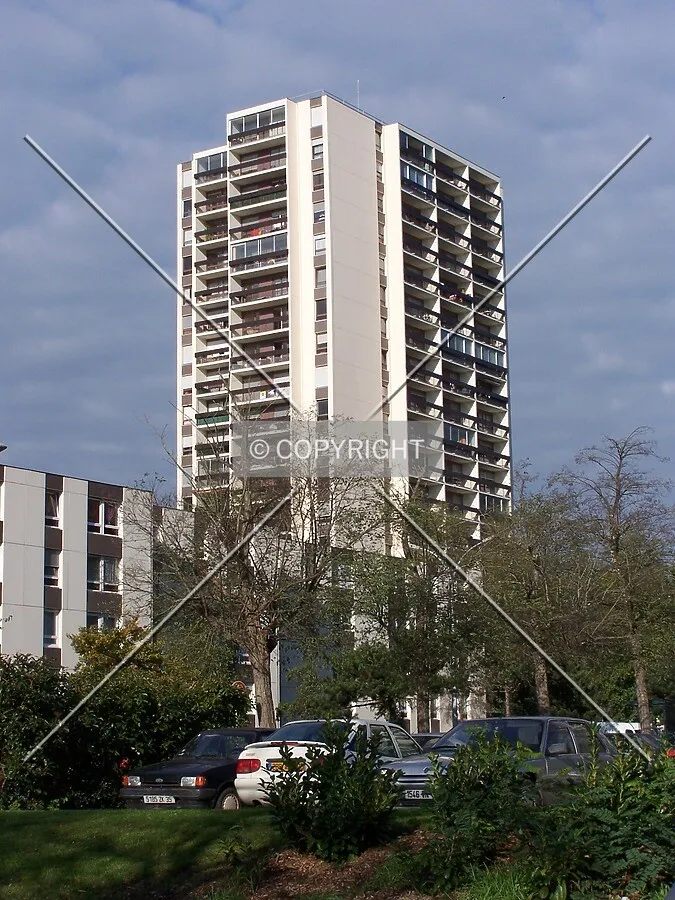 Angle sud-est vu depuis l'Avenue du Canada