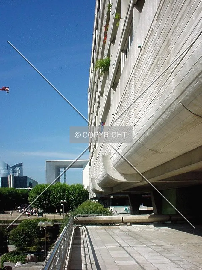 As seen to La Grande Arche (far in the background)