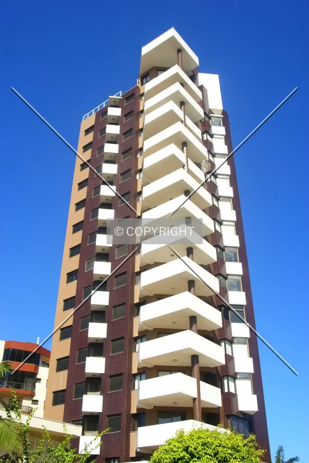Looking up from across Aragão Bozano Street