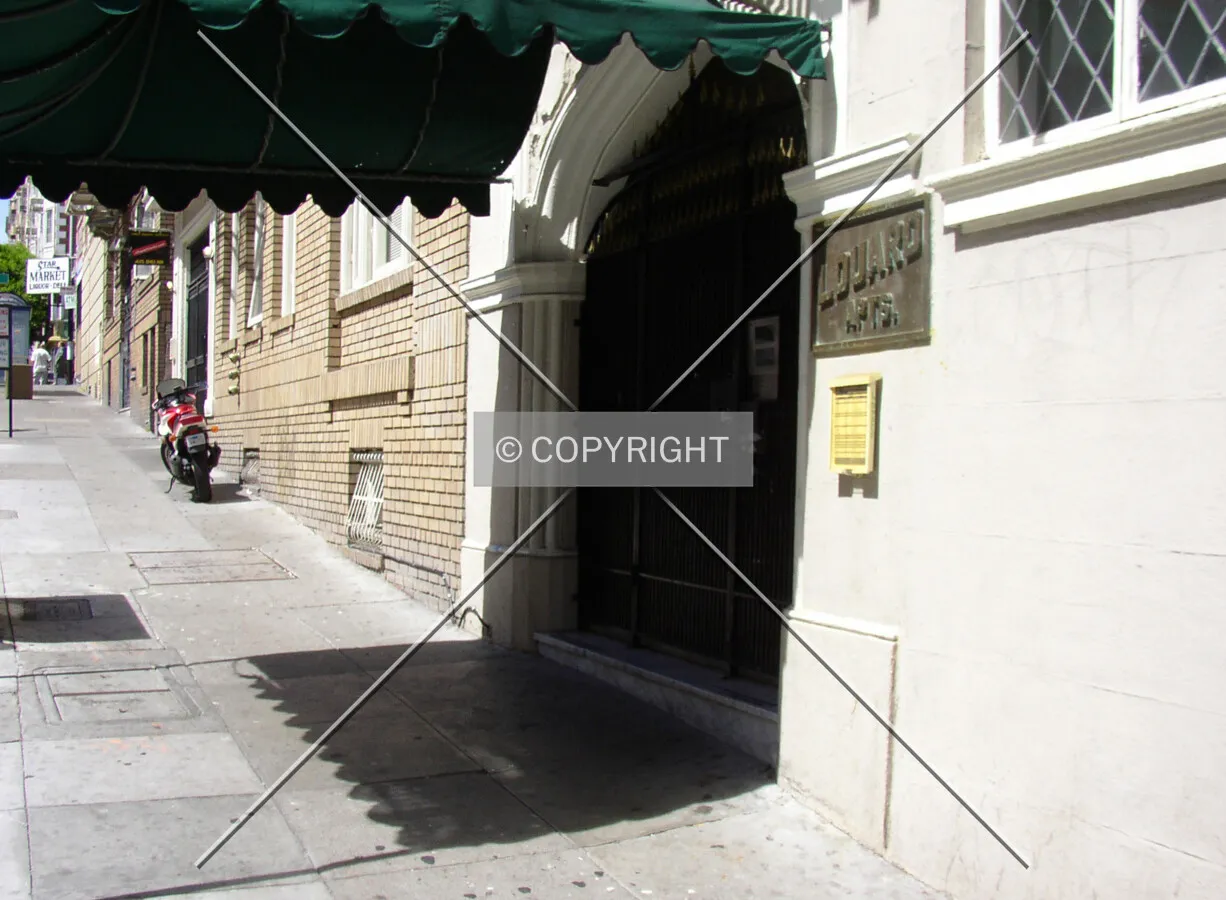 Signage and main entrance off Leavenworth Street