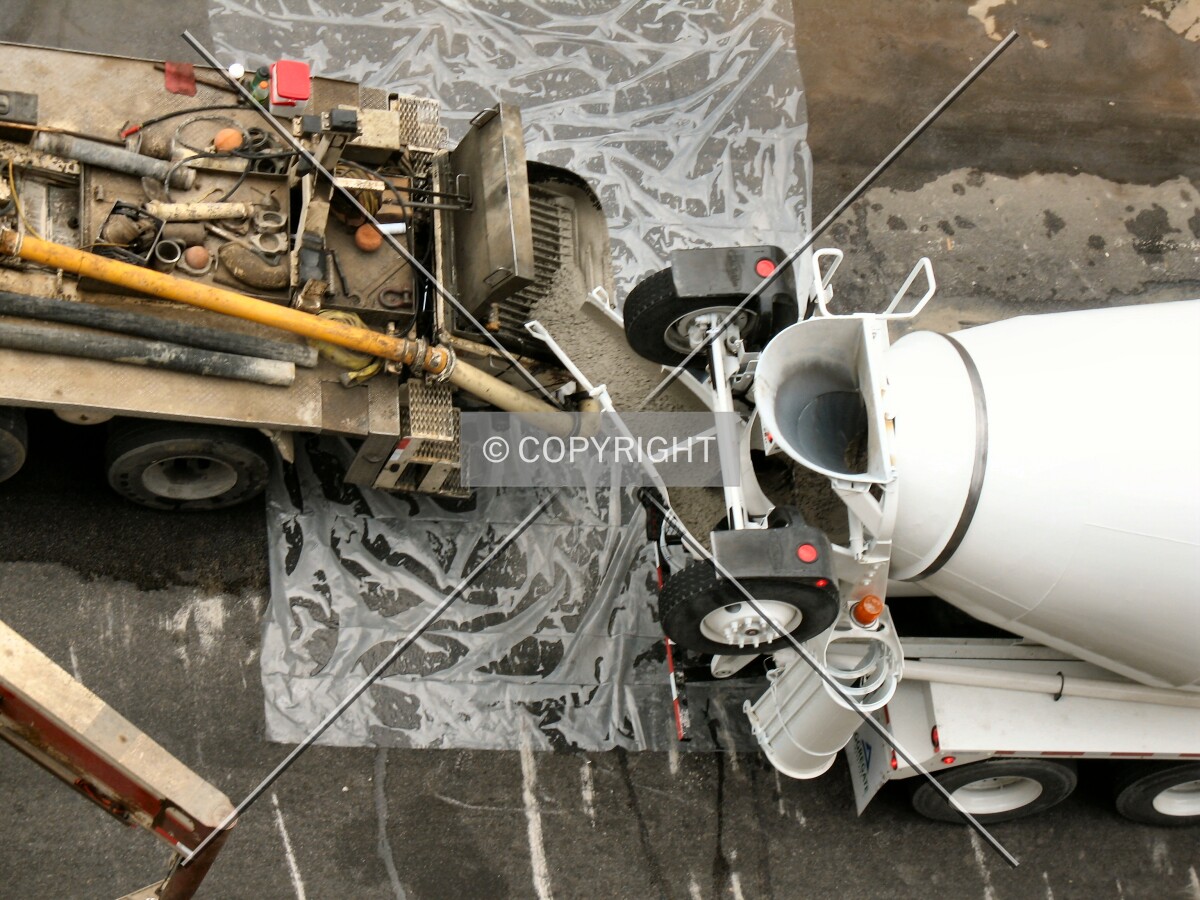 Concrete delivery, into the pumper