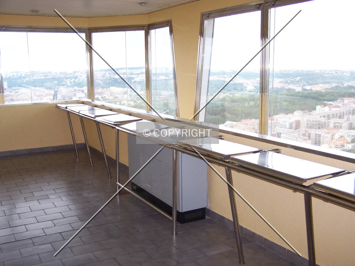 The observation floor's yellow room