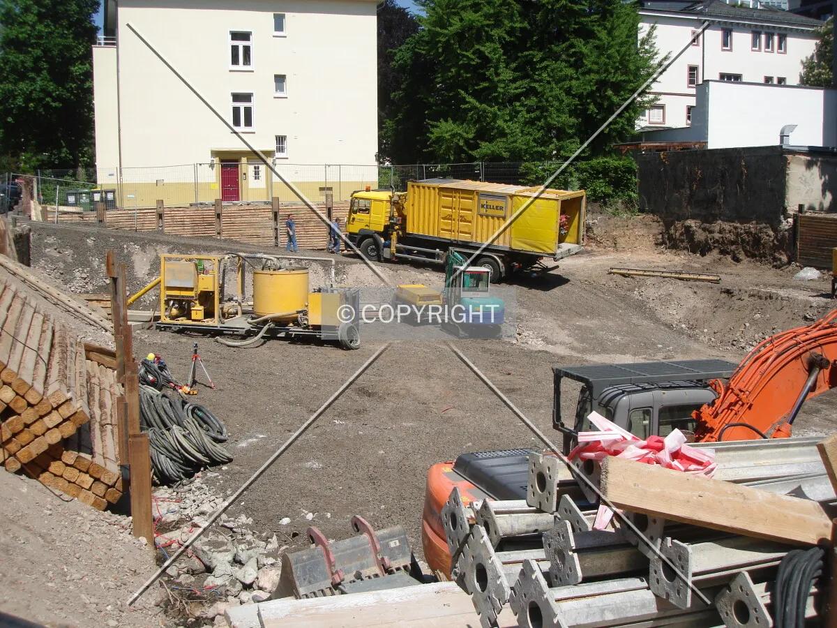 Photo 298-469-372