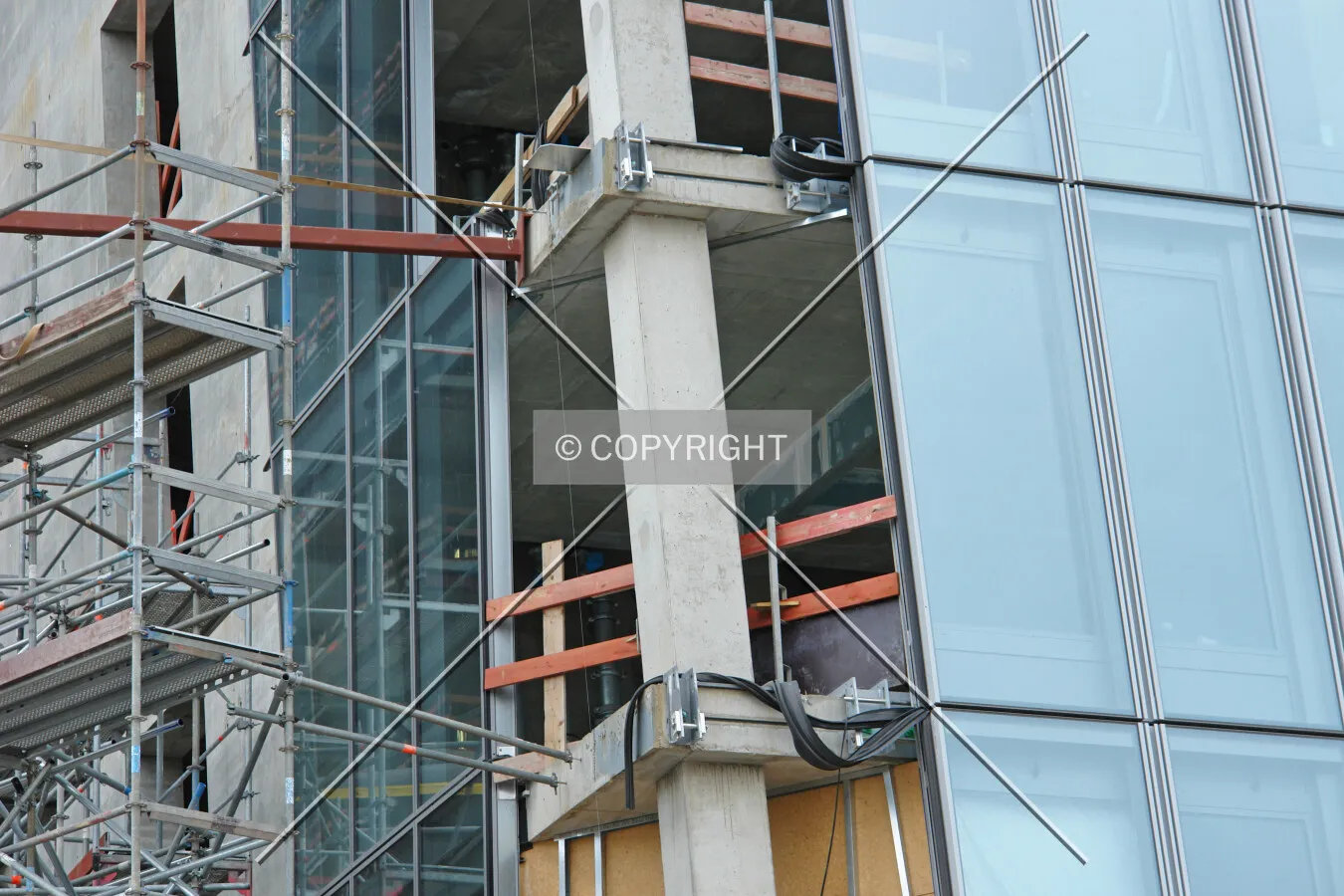 A concrete column and a gap in the yet unfinished facade