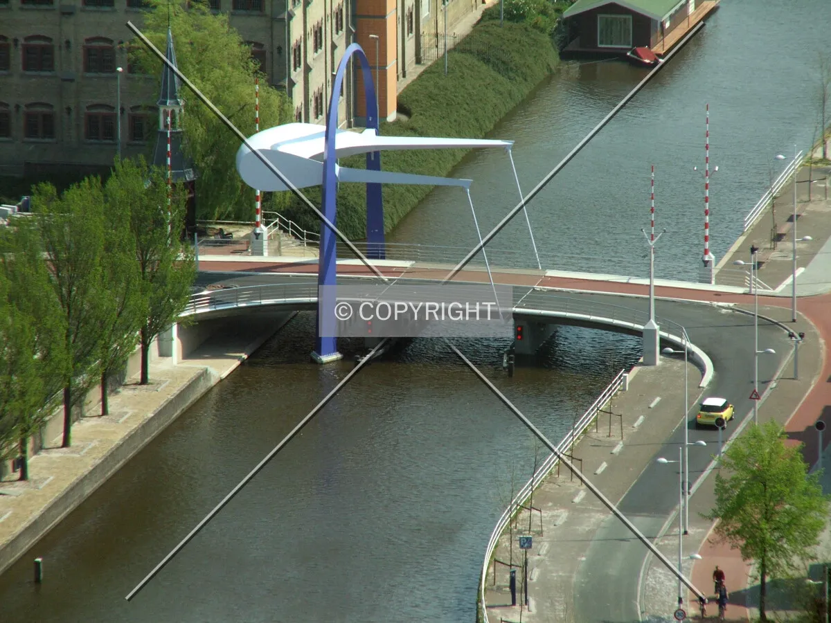 New bridge crossing the Zuiderstadsgracht