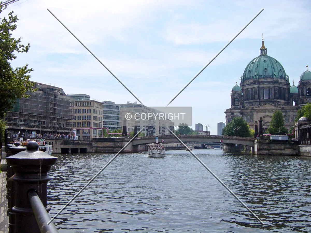 River view, behind Berliner Dom