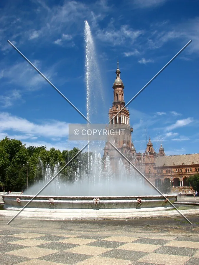 The fountain in the center of Plaza de Espana