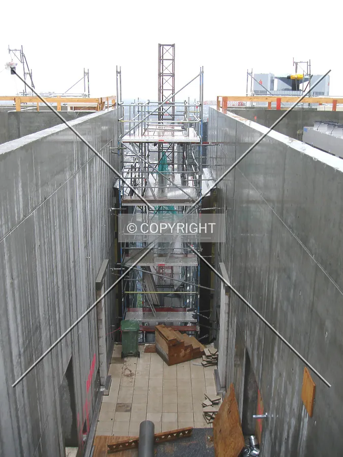 Structural element at roof